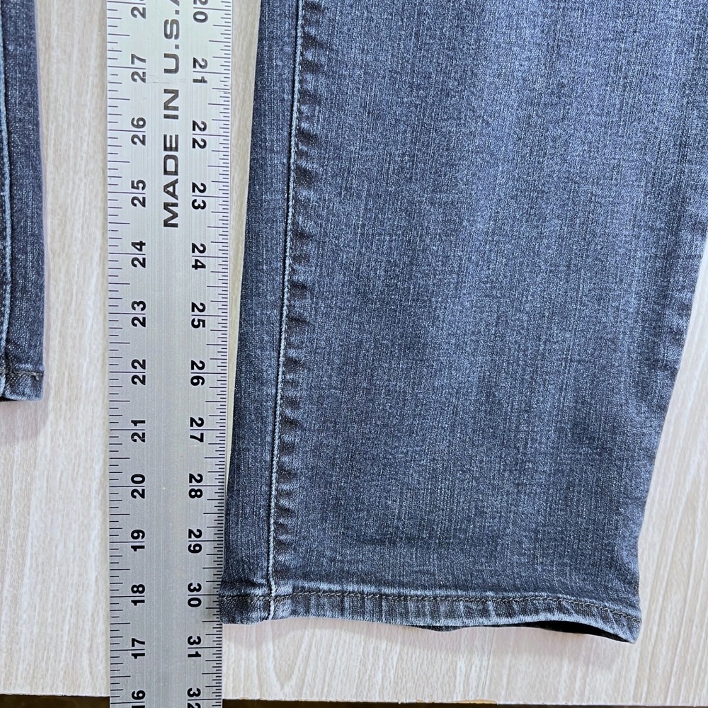 Lee Extreme Motion Athletic Fit Tapered Leg Jeans Mens 40x32 Dark Wash EUC - Picture 6 of 7